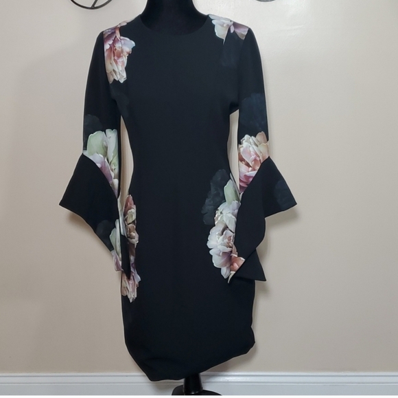 Black Halo Lorie Bell Sleeve Dress - Picture 2 of 8